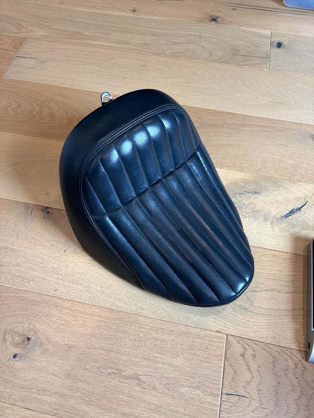 Harley-Davidson stock solo seat Softail Street Bob Slim Solo Seat Tuck and Roll
